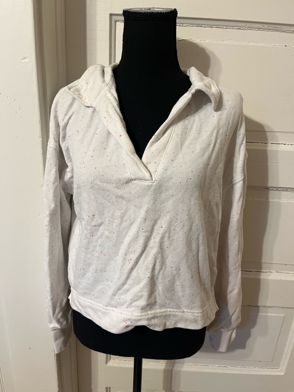 Colsie White Speckled Pullover Collared Top